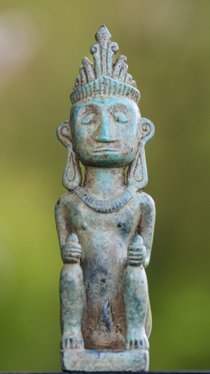 Artists/Images/ResizedExtra/toni kanwa adikusumah_image_adu zatua with crown.jpg